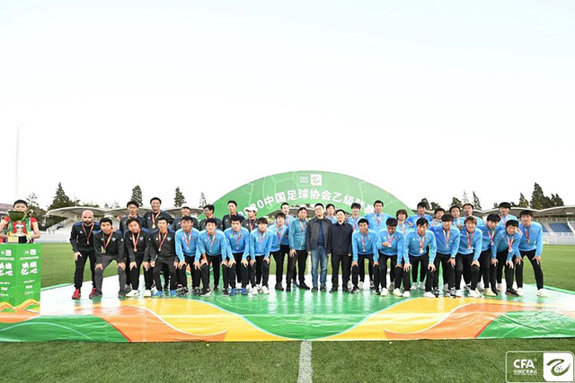 太拼!赵睿赛后出现抽筋 被张镇麟背着离开赛场