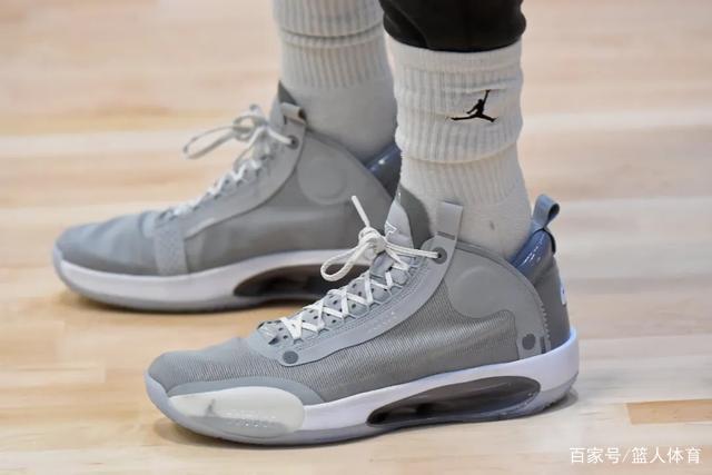 法国队官方媒体恭喜姆巴佩入选FIFPRO年度最佳