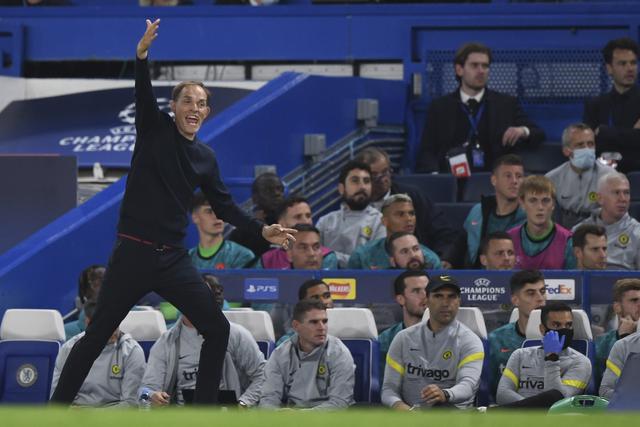 王哲林24+16上海5人上双胜深圳 布莱德索21+11