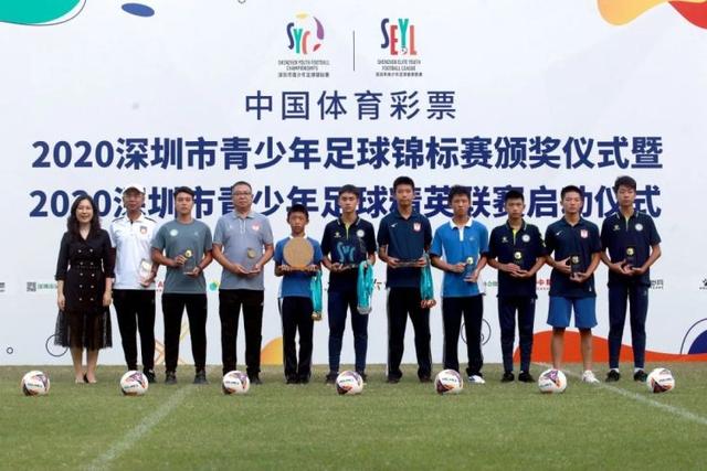 高尔夫天津女子公开赛挥杆 泰国球员纳塔克里塔首轮领跑